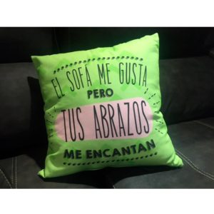 Cojin-El-Sofa-me-Gusta-pero-tus-Abrazos-me-Encantan