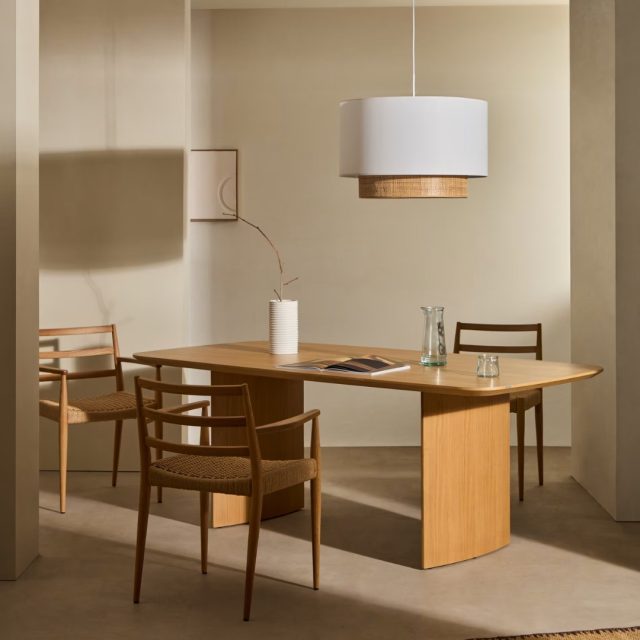 Transforma tu espacio con el conjunto de la Mesa Litto de chapa de roble y la Silla Analy de madera maciza de roble con acabado natural y asiento de cuerda certificada FSC 100%.

Elegancia, durabilidad y compromiso con el medio ambiente, ¡todo en un solo conjunto! 🍃

#DiseñoNatural #MaderaDeRoble #EstiloSostenible #DecoraciónEcoFriendly #daicarmobel #daicarmobeloficial #KaveHome #kavehome #lleida #decoracion #mesas #interiorismo #interiorísmo